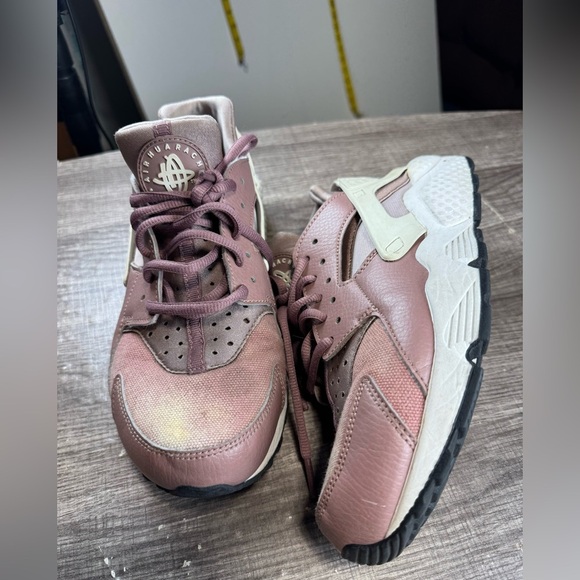 EUC Nike Air Huarache Run (Smokey Mauve/White) Women's‎ Shoes 634835-203 Size 8 - Picture 2 of 10